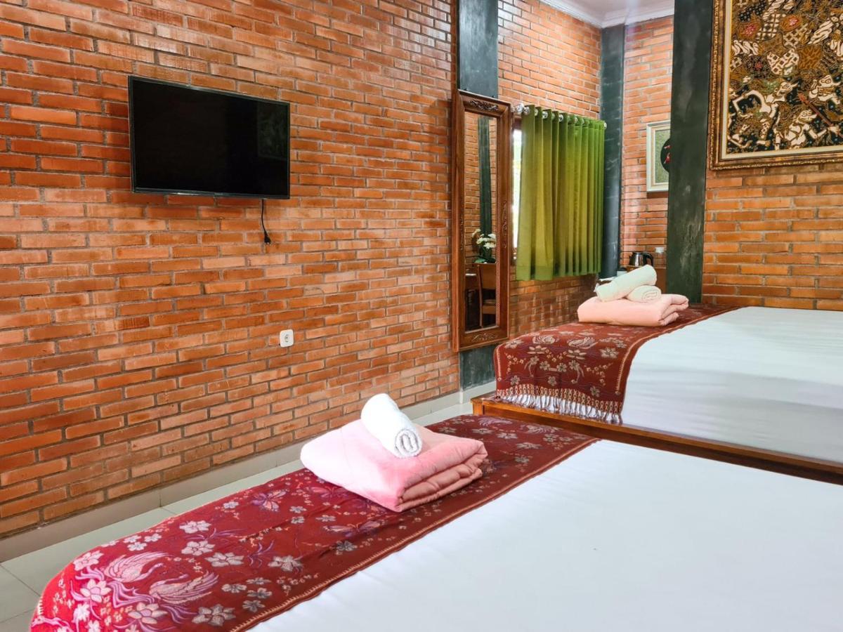 Ndalem Suryo Saptono Guest House Tugu Exteriér fotografie