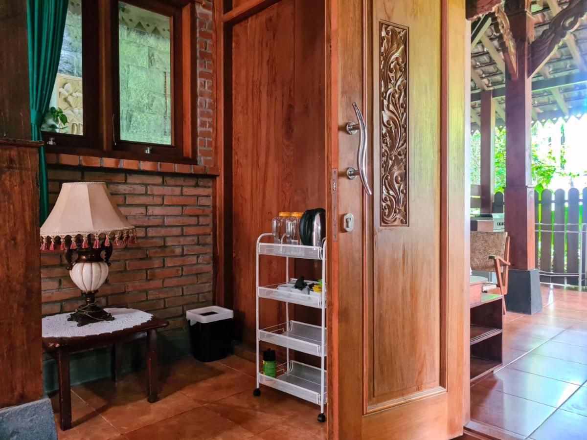 Ndalem Suryo Saptono Guest House Tugu Exteriér fotografie