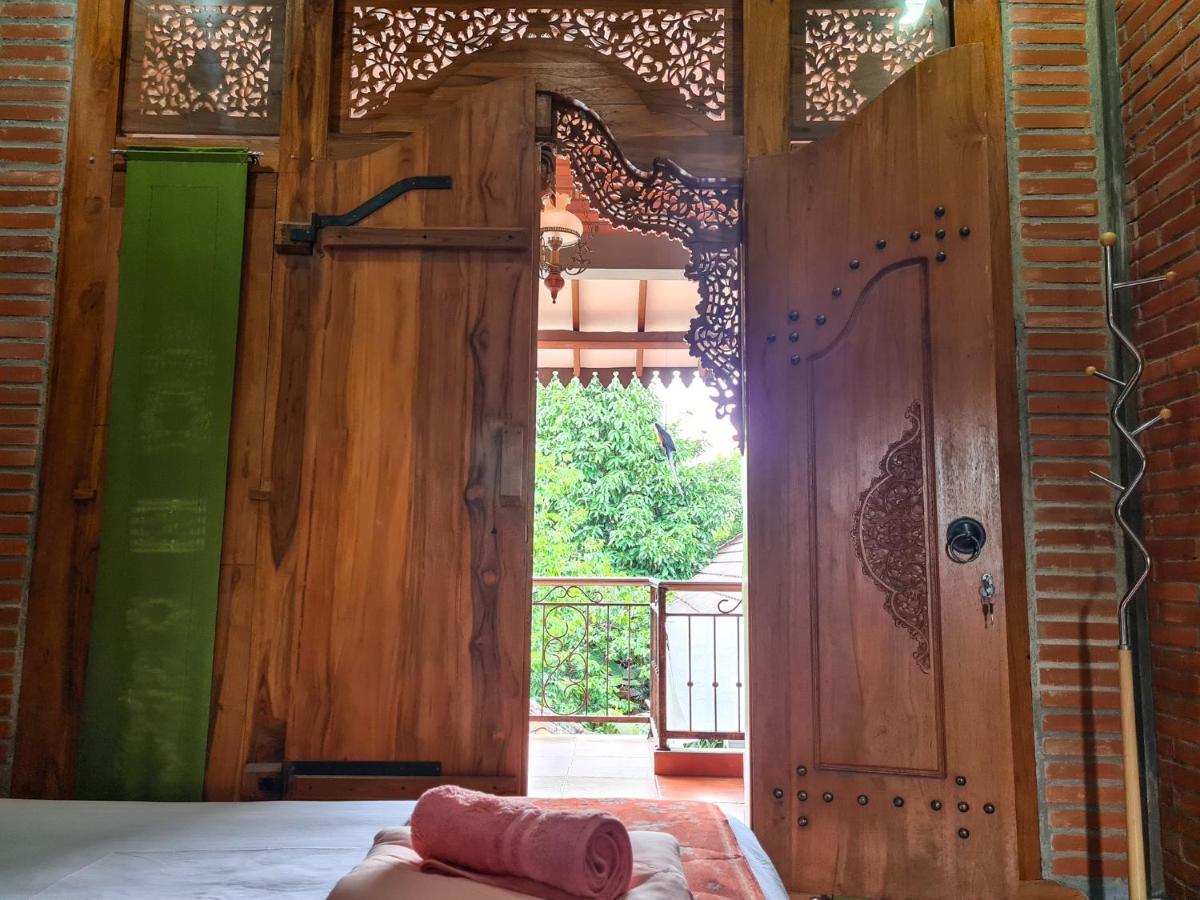 Ndalem Suryo Saptono Guest House Tugu Exteriér fotografie